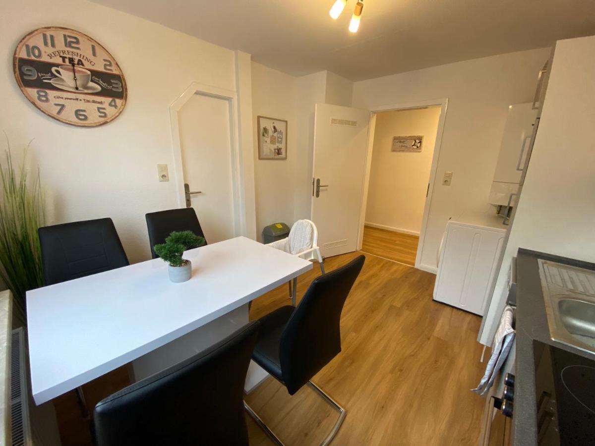 Charmante Altbauwohnung An Der Kesselschleuse 3 Emden Exteriör bild