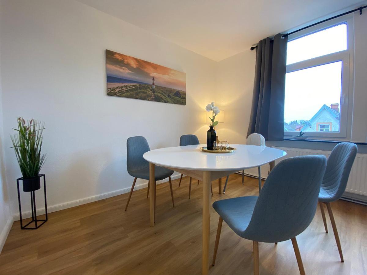Charmante Altbauwohnung An Der Kesselschleuse 3 Emden Exteriör bild